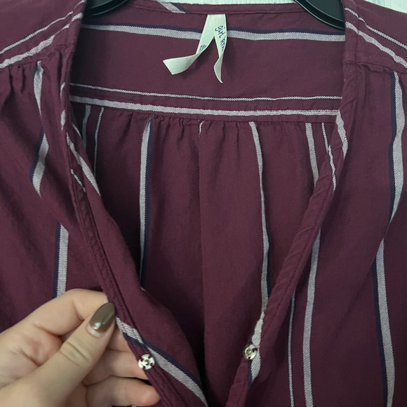 Maroon long-sleeved wrap blouse, with tie bottom at hip - Picture 2 of 5